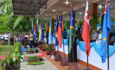 Le 10 septembre 2016, à Pohnpei (États fédérés de Micronésie), la Nouvelle-Calédonie a accédé au statut de membre à part entière du Forum des Îles du Pacifique (FIP). 