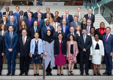 Photo de famille des représentants des gouvernements qui ont participé à la GEO Week 2019 dont le délégué pour la Nouvelle-Calédonie en Australie, Yves Lafoy (3e rang à droite).