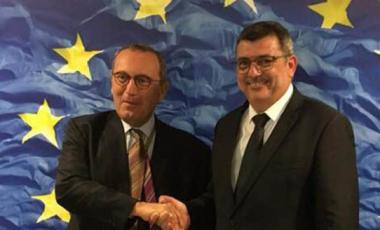 « Belle séquence européenne » à Bruxelles, entre Philippe Germain et Stefano Manservisi, directeur général de la Coopération internationale et du développement de l’UE.
