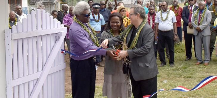 Hélène Iékawé a inauguré l’école de Vao, rénovée dans le cadre de l’opération Castor 2018 (©FANC).