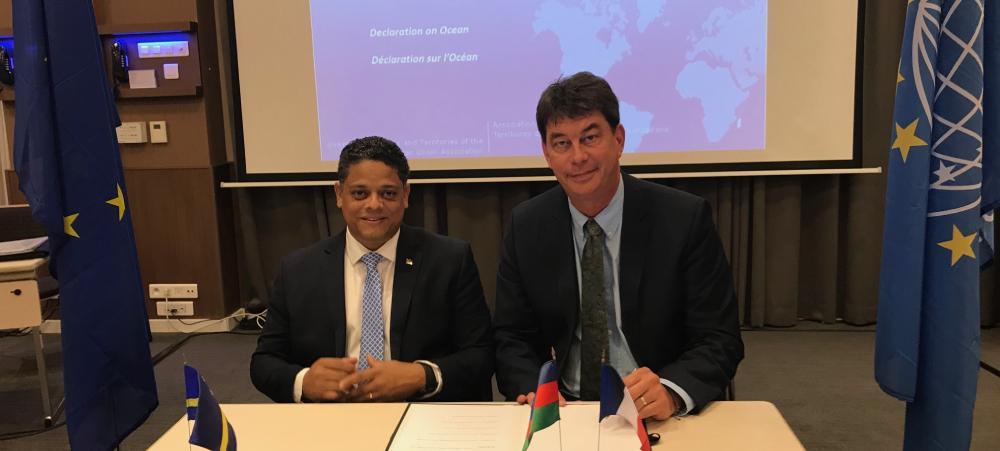 Thierry Santa signed a Declaration of Intentions in favour of the Oceans with Eugene Rhuggenaath, Prime Minister of Curaçao, current President of OCTA.
